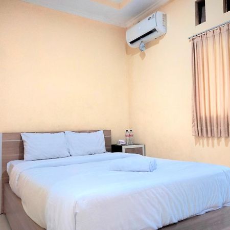 Wisma Mutiara Near Alun Alun Demak Mitra Reddoorz Kültér fotó