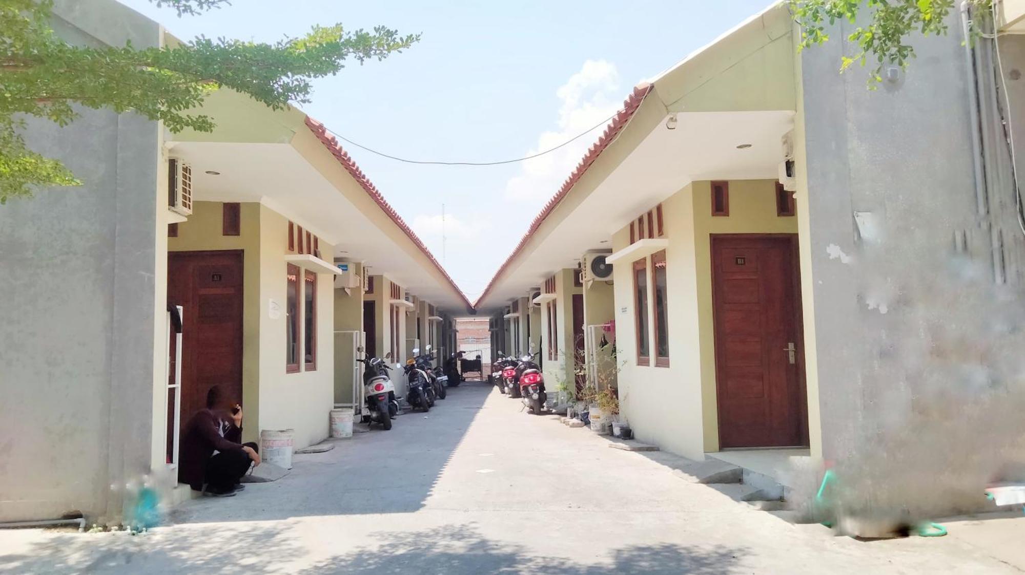 Wisma Mutiara Near Alun Alun Demak Mitra Reddoorz Kültér fotó