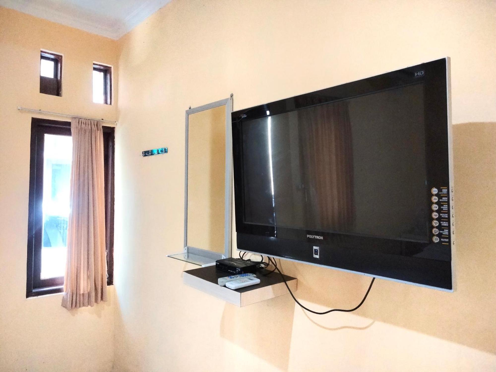 Wisma Mutiara Near Alun Alun Demak Mitra Reddoorz Kültér fotó